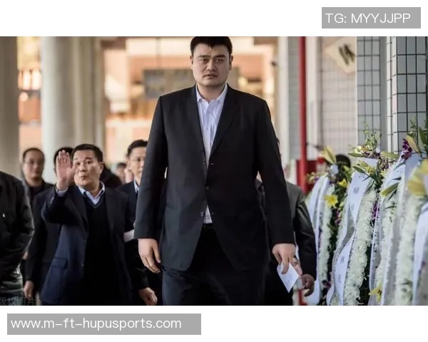 姚明哀悼鲍曼离世：以身体健康传递温暖与希望